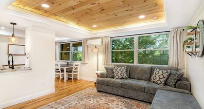 The Forest Escape: a newly renovated basement apartment nestled in the woods