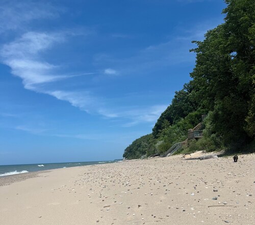 Cozy 3-Bedroom Waterfront Cabin with Private Beach