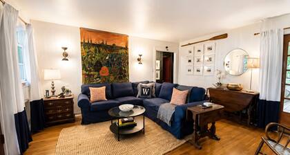 Cozy 3-Bedroom Waterfront Cottage with Private Beach