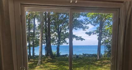 Cozy 3-Bedroom Waterfront Cabin with Private Beach