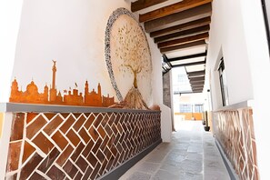 المنشأة من الداخل