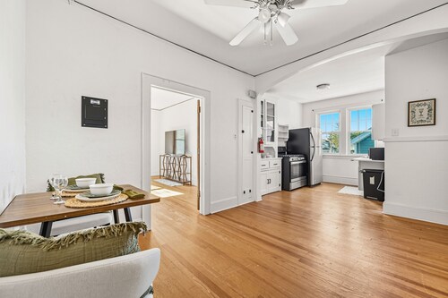 Spacious 2BR Condo Near NYC & Newark