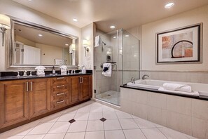 Bathroom - Sierra Sol Studio at Signature Hotel (Las Vegas)