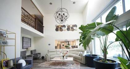 Stunning Luxury Colonial Estate
