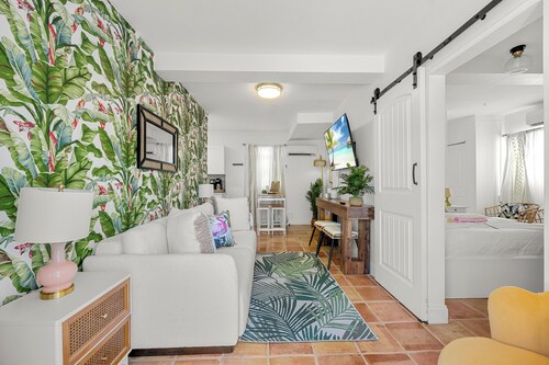 Bright & Airy Apartment on Flamingo Dr