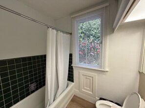 Hårføner, håndklær, såpe og toalettpapir