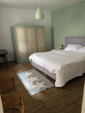 4 bedrooms, free WiFi