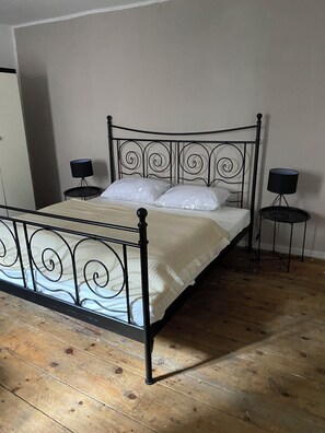 4 bedrooms, free WiFi - Cosy Italian house 5 min to Lago di Garda for 8 people (Riva del garda)