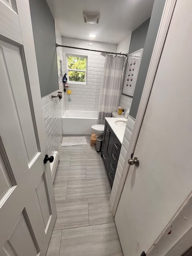 Ryder Cup Rental, 1.4 miles away. 
3-bedroom apartment with parking
