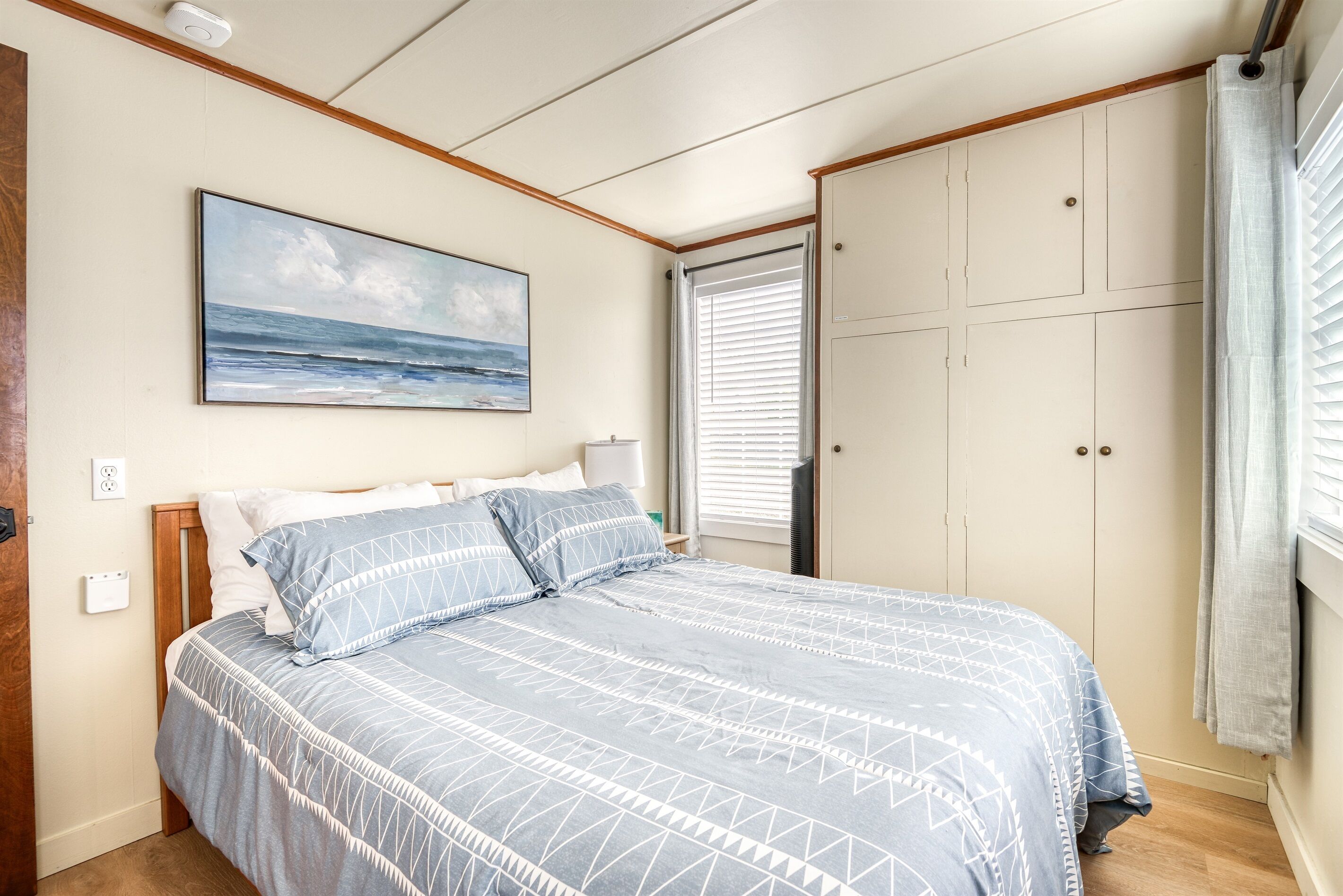 2 Schlafzimmer, Schreibtisch, Bügeleisen/Bügelbrett, Reisekinderbett