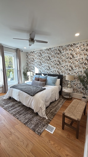 3 habitaciones, tabla de planchar con plancha, internet y ropa de cama 