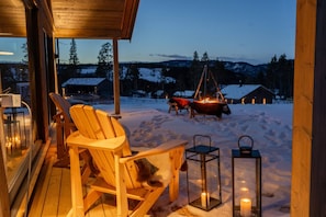 House, 4 Bedrooms, Terrace, Mountain View | Property grounds