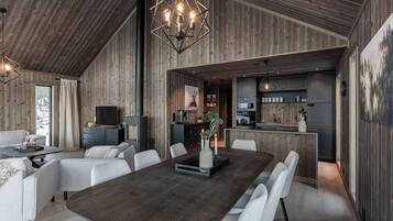 House, 4 Bedrooms, Terrace, Mountain View | Dining room