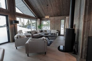 Hus, 4 soverom, terrasse, fjellutsikt | Oppholdsområde