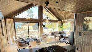 Ferienhaus, 4 Schlafzimmer, Terrasse, Bergblick | Innenbereich
