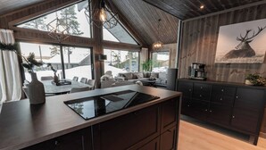 Ferienhaus, 4 Schlafzimmer, Terrasse, Bergblick | Innenbereich