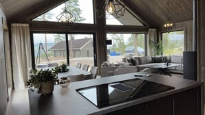 Ferienhaus, 4 Schlafzimmer, Terrasse, Bergblick | Innenbereich