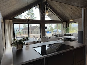 Hus - 4 sovrum - terrass - utsikt mot bergen | Interiör