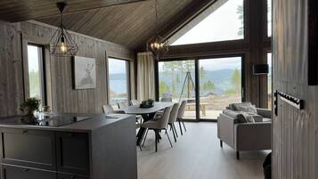 House, 4 Bedrooms, Terrace, Mountain View | Dining room