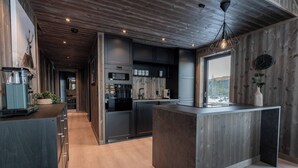 Ferienhaus, 4 Schlafzimmer, Terrasse, Bergblick | Innenbereich