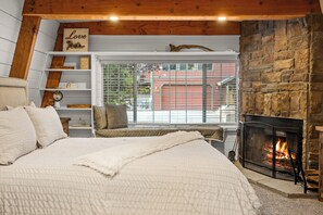 4 عدّة غرف نوم ومكواة/لوح كي وواي فاي وملاءات أسرّة