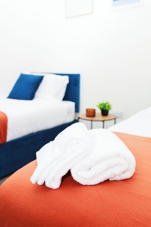 4 makuuhuonetta, silitysrauta/-lauta, ilmainen Wi-Fi, vuodevaatteet