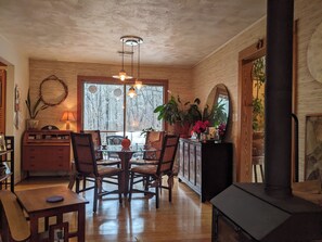 Interior - Quiet 2-bedroom house in the woods near Charlottesville, VA (Charlottesville)