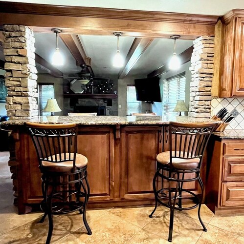 Bright & Airy 3 BR with AC, Game Rm, Near Casinos, Lake Texoma Marinas & Trails