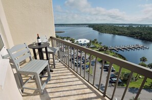 Property grounds - Stylish 2-Story Beachfront Condo with Gulf & Lake Views – Fully Renovated 2025 (Panama City Beach)