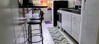 DuDri couple, 2 bedrooms with ensuite and split air conditioning, garage, 500 MB Wi-Fi!
