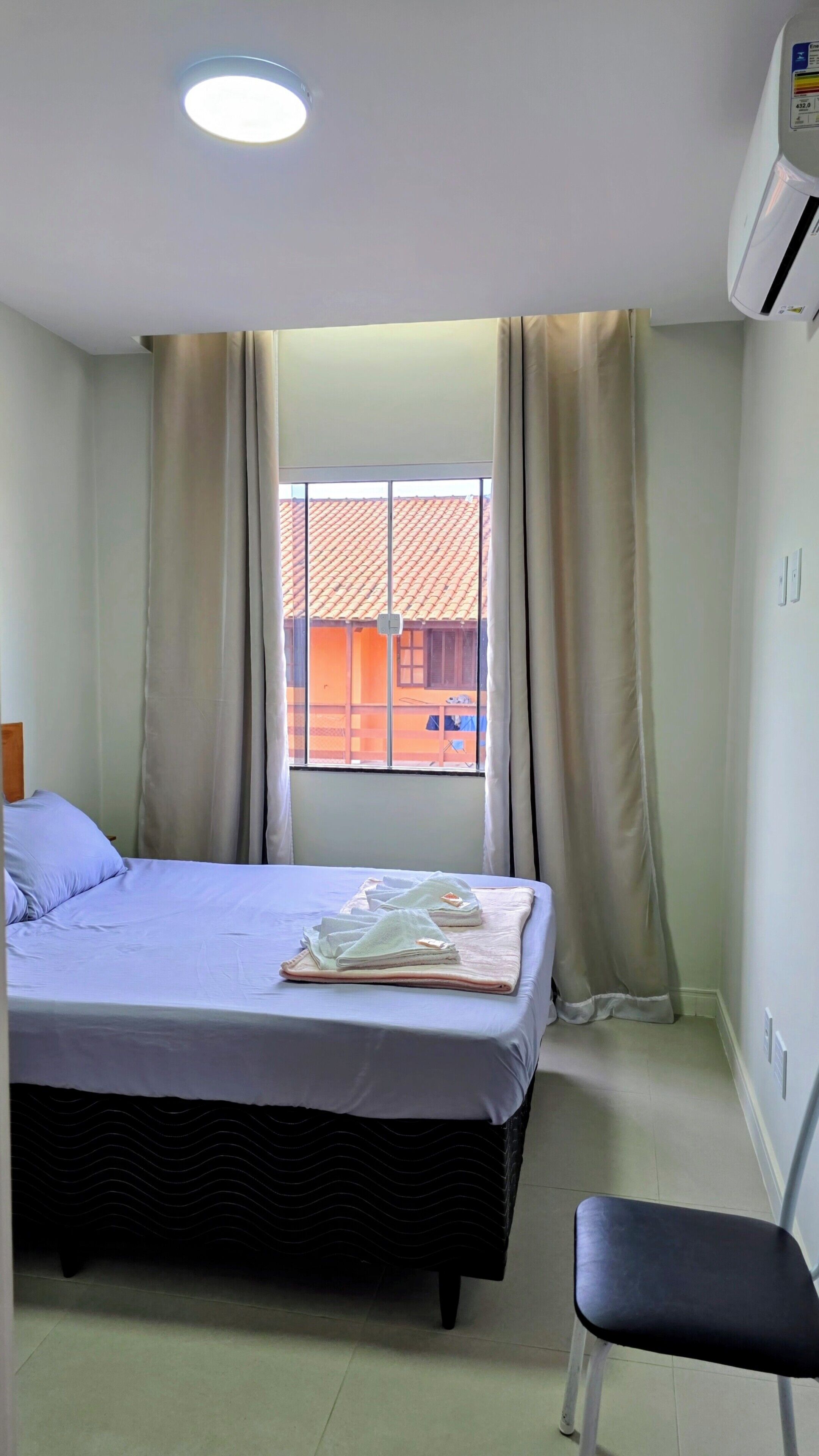 2 chambres, fer et planche à repasser, Wi-Fi gratuit, draps fournis