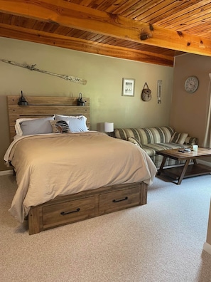 5 bedrooms, iron/ironing board, WiFi, bed sheets