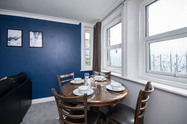 Apartment - in Bournemouth With 2 Bedrooms and 1 Bathrooms (Bournemouth)