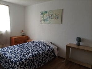 3 chambres, fer et planche à repasser, accès Internet, draps fournis