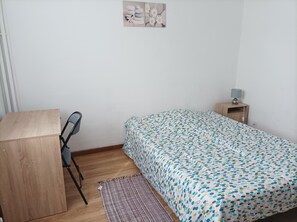 3 chambres, fer et planche à repasser, accès Internet, draps fournis