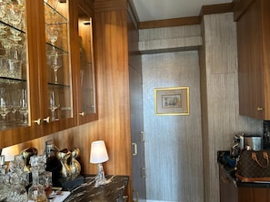 Frigorífico, horno, placa de cocina y lavavajillas
