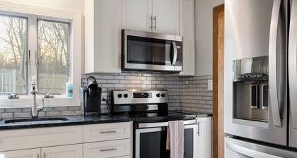 Tranquil apartment with AC in charming Monroe