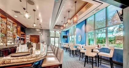 The Deuce's Wild at Signature Hotel