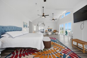 5 bedrooms, desk, iron/ironing board, travel crib