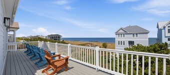 Norfolk Family Beach House 5BR Walk To Sand • Ideal for Groups of 10!