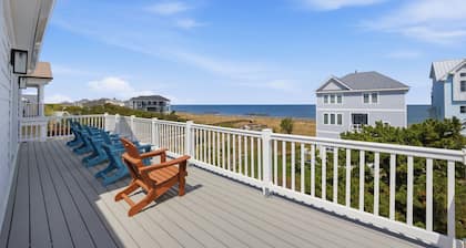 Norfolk Family Beach House 5BR Walk To Sand • Ideal for Groups of 10!