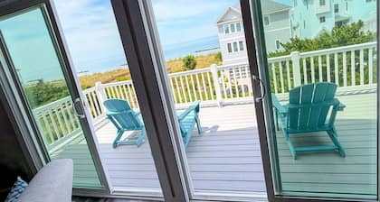 Norfolk Family Beach House 5BR Walk To Sand • Ideal for Groups of 10!