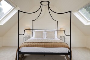 1 habitación, escritorio, tabla de planchar con plancha y wifi 