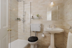 Shower, hair dryer - Beautifully presented dog friendly - The Coach House at Broadwell Manor (Broadwell)