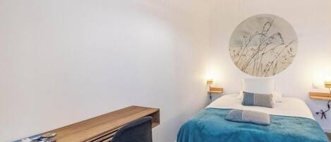 4 bedrooms, desk, iron/ironing board, travel crib