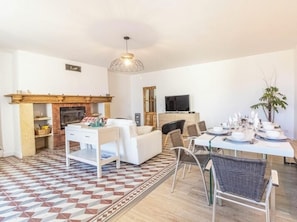 Dining - A getaway at the foot of the Pyrenees House near Lourdes Pets welcome (Juillan)