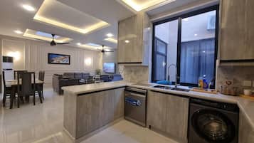 Villa, 5 Schlafzimmer, barrierefrei, Balkon | Wäschereiservice