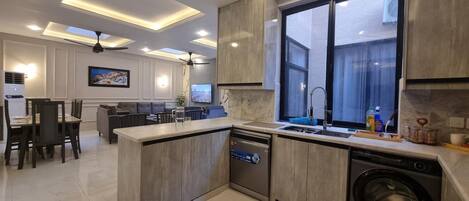 Villa, 5 Bedrooms, Accessible, Balcony | Laundry