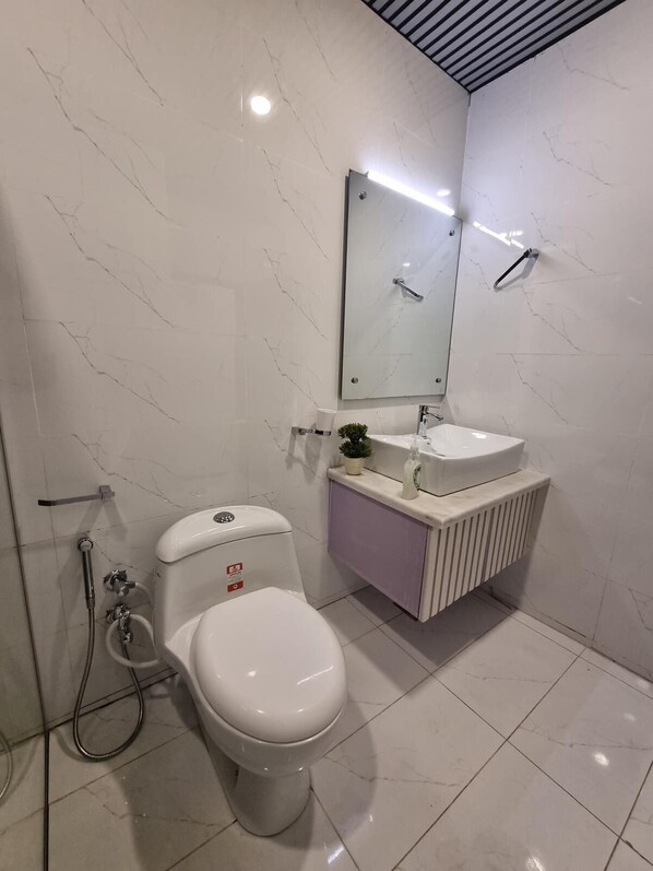 Villa, 5 Bedrooms, Accessible, Balcony | Bathroom