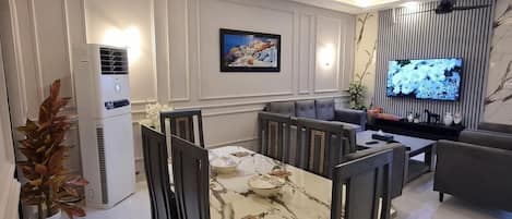 Villa, 5 Bedrooms, Accessible, Balcony | Dining room